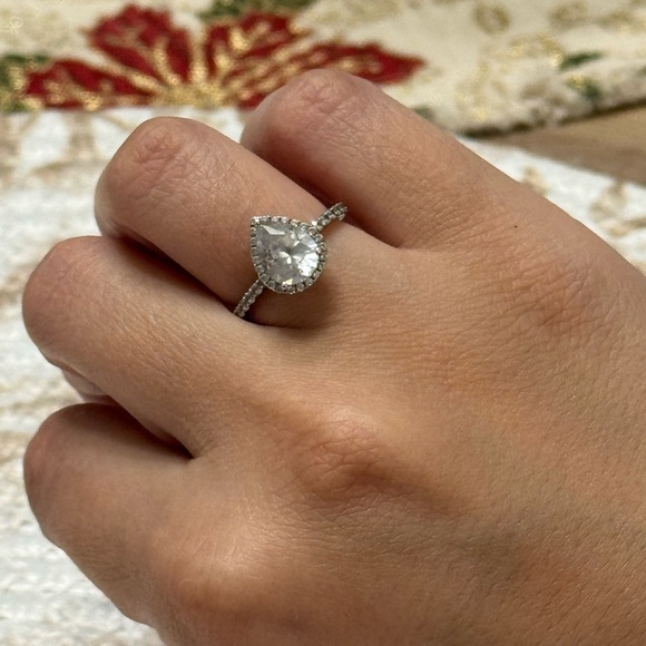 Silver Teardrop- Engagement Ring ‘ stand in ‘ S925 size 6 - Picture 7 of 8